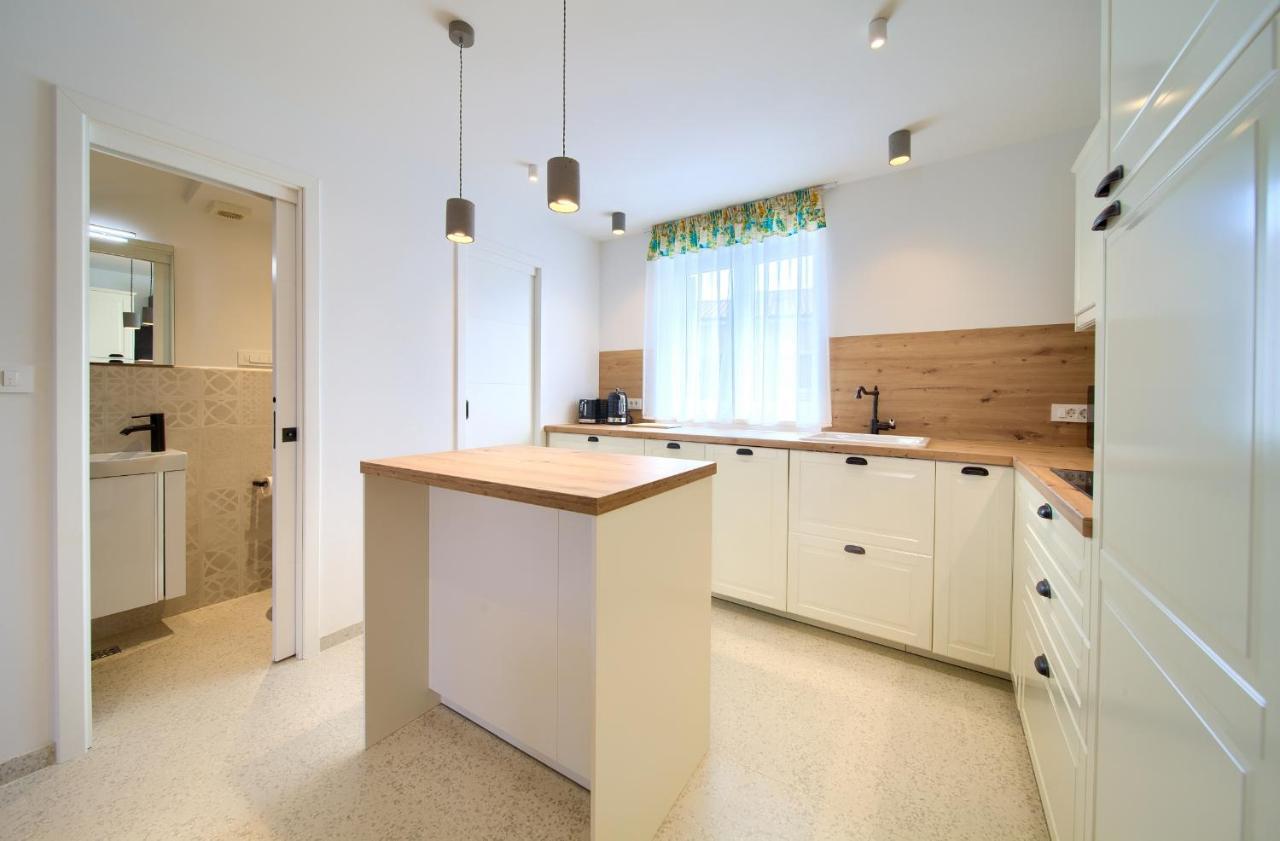 Apartman Placa Njivice Luaran gambar