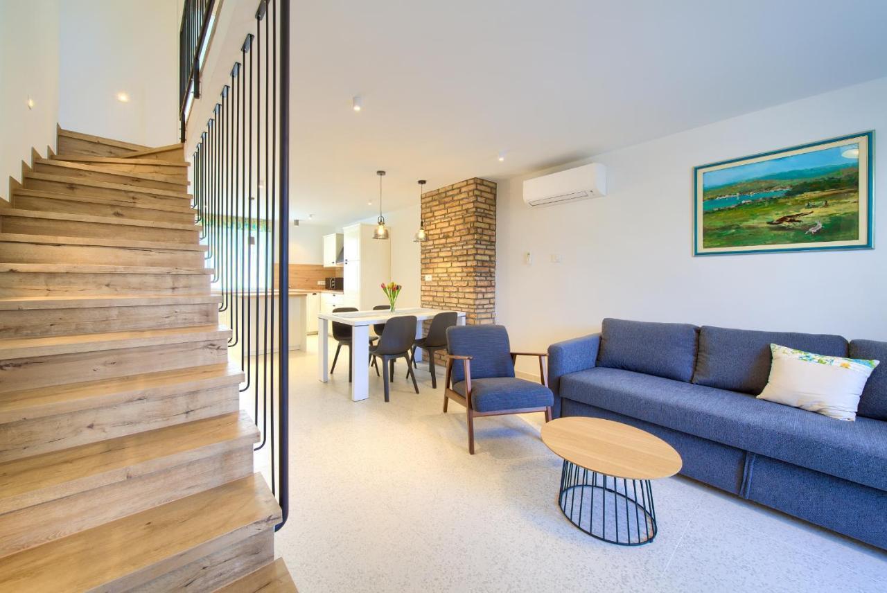 Apartman Placa Njivice Luaran gambar