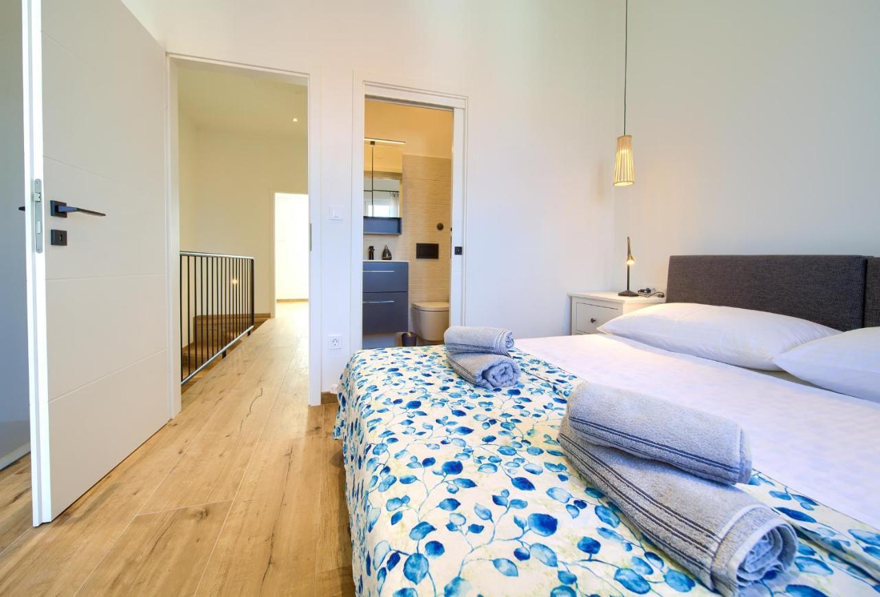 Apartman Placa Njivice Luaran gambar